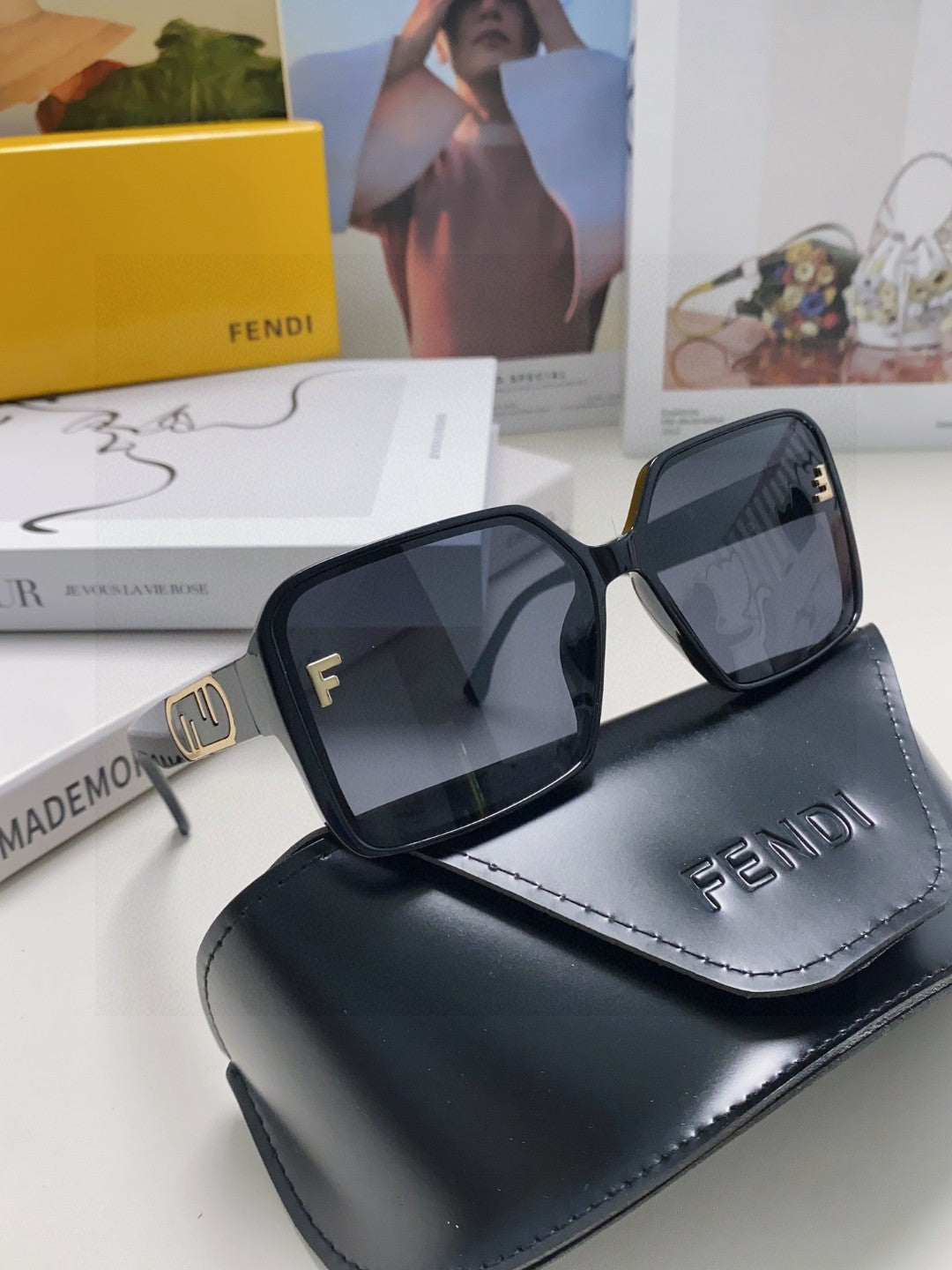 EMBOSSED LOGO FF DIAMONDS SQUARE FRAME SUNGLASSES 575798 IN ACETATE - Brown