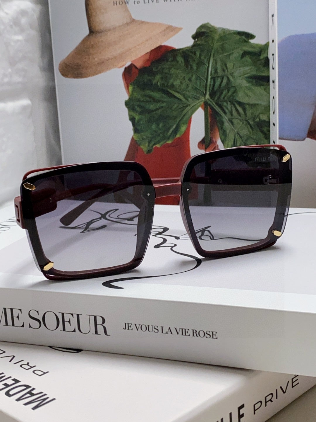 RUNWAY SQUARE SUNGLASSES 576823 IN ACETATE - Plum Red