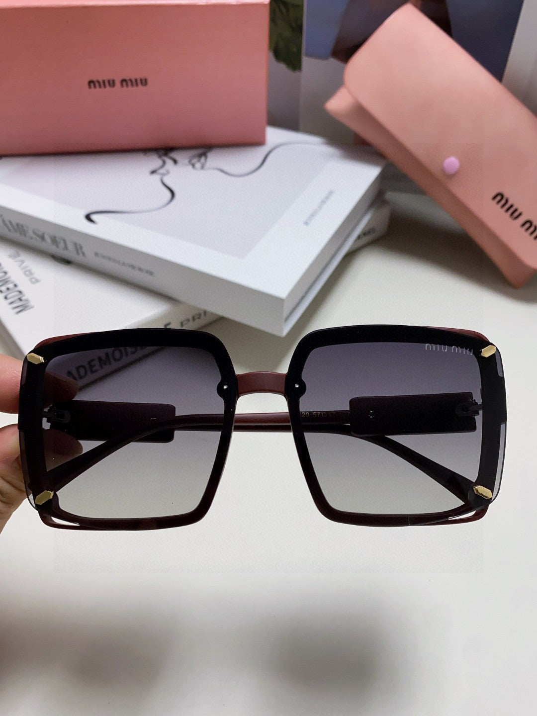 RUNWAY SQUARE SUNGLASSES 576823 IN ACETATE - Plum Red