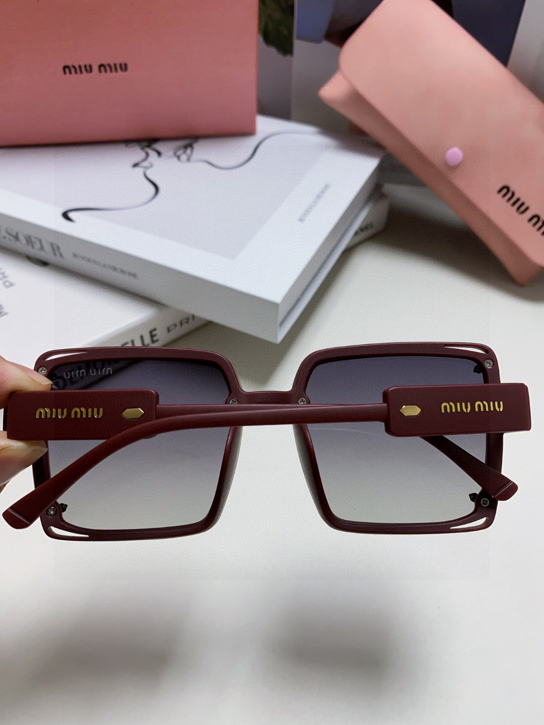 RUNWAY SQUARE SUNGLASSES 576823 IN ACETATE - Plum Red