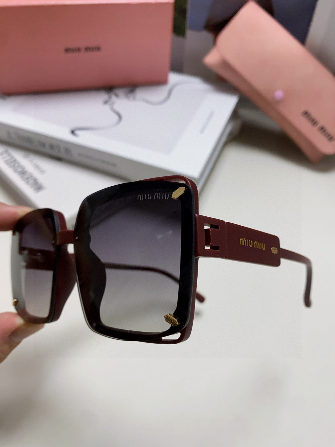 RUNWAY SQUARE SUNGLASSES 576823 IN ACETATE - Plum Red
