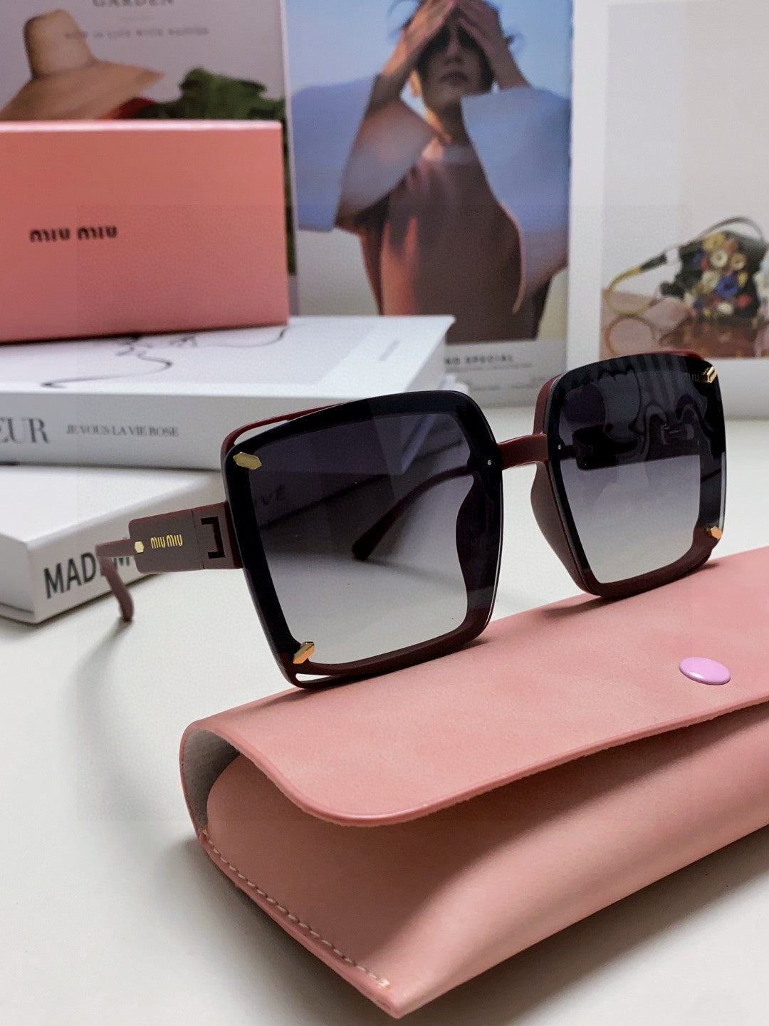 RUNWAY SQUARE SUNGLASSES 576823 IN ACETATE - Plum Red