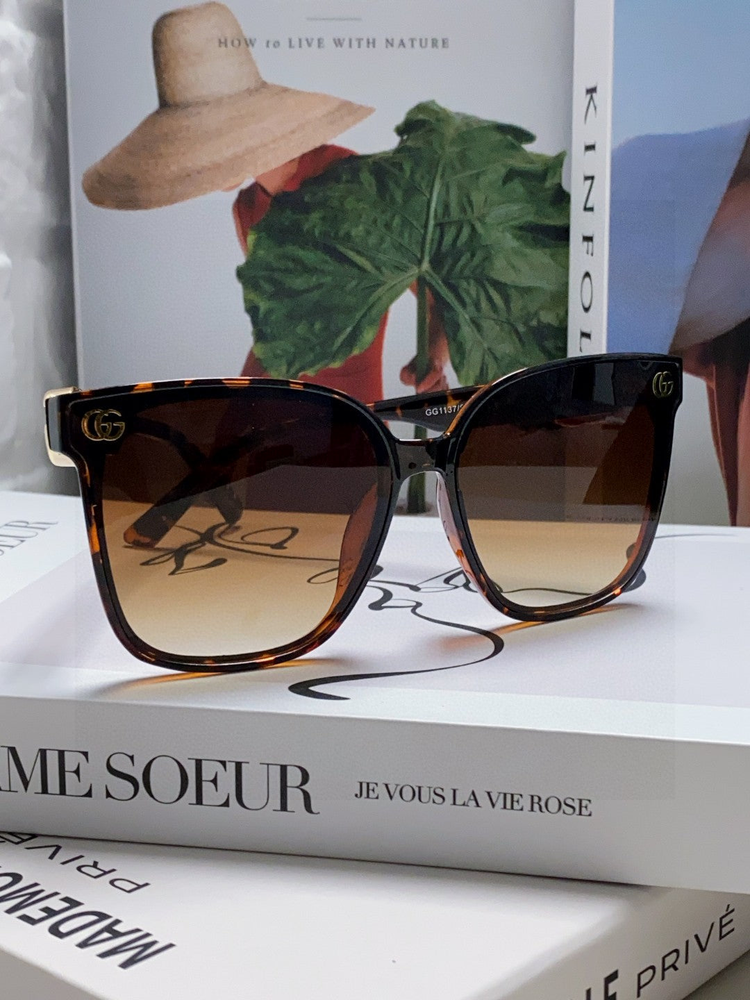EMBOSSED LOGO BUTTERFLY FRAME SUNGLASSES 576876 IN ACETATE - Black/ black