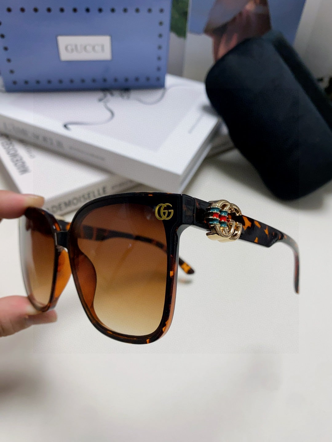 EMBOSSED LOGO BUTTERFLY FRAME SUNGLASSES 576876 IN ACETATE - Black/ black