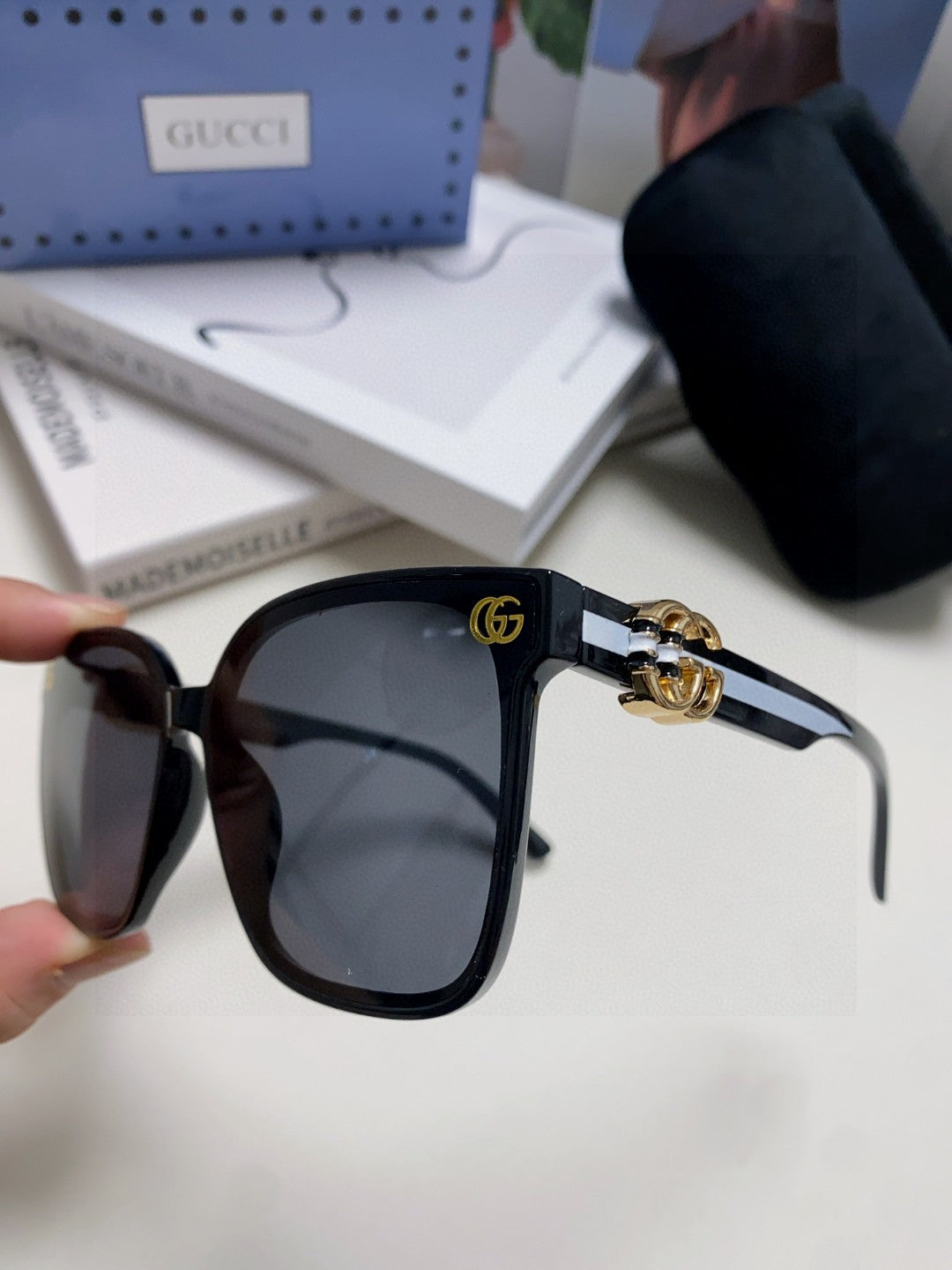EMBOSSED LOGO BUTTERFLY FRAME SUNGLASSES 576876 IN ACETATE - Black/ black