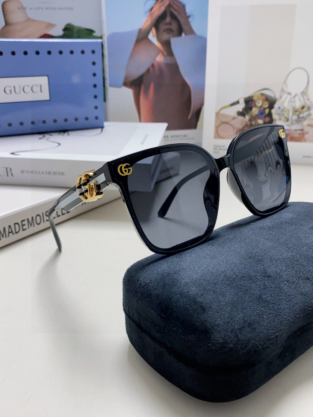 EMBOSSED LOGO BUTTERFLY FRAME SUNGLASSES 576876 IN ACETATE - Black/ black