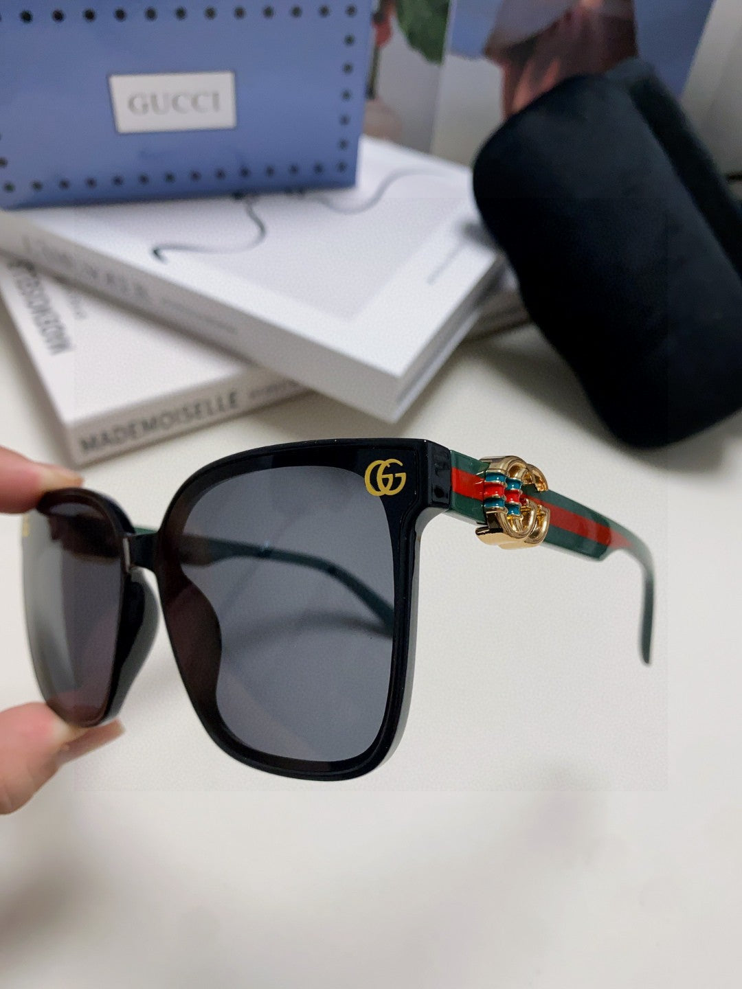 EMBOSSED LOGO BUTTERFLY FRAME SUNGLASSES 576876 IN ACETATE - Black/ black