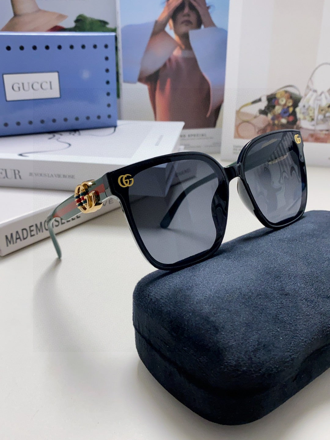 EMBOSSED LOGO BUTTERFLY FRAME SUNGLASSES 576876 IN ACETATE - Black/ black