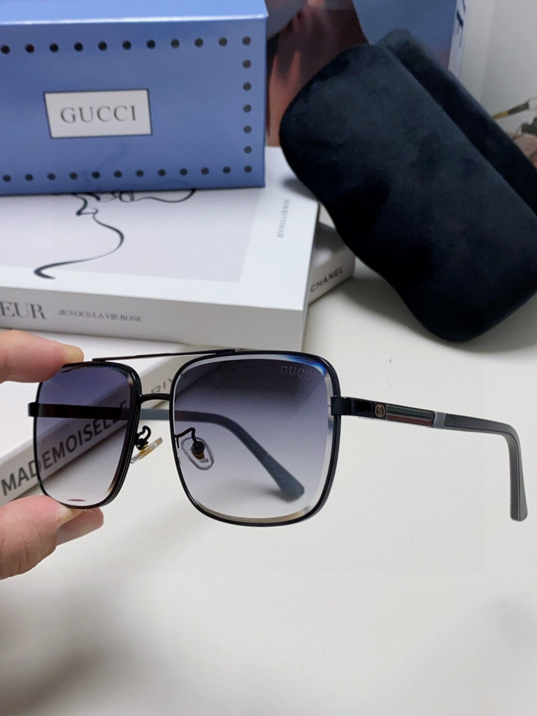 SQUARE FRAME SUNGLASSES 576880 IN METAL - Gold/ smoke
