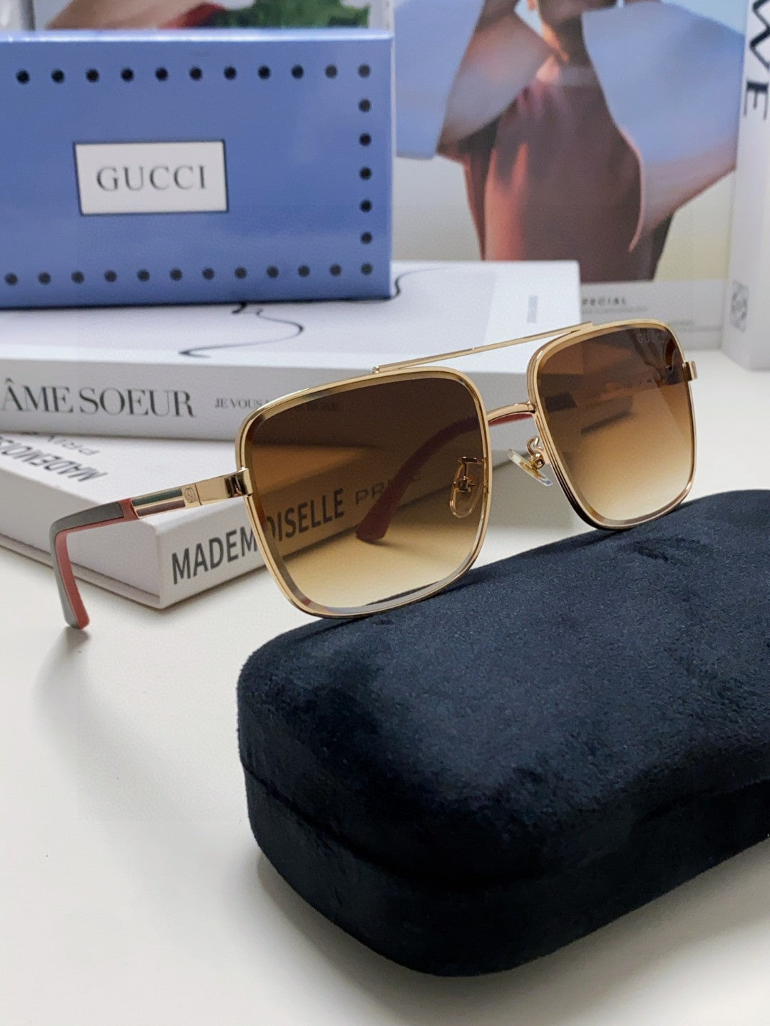 SQUARE FRAME SUNGLASSES 576880 IN METAL - Gold/ smoke
