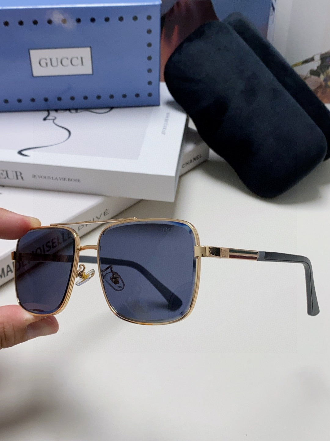 SQUARE FRAME SUNGLASSES 576880 IN METAL - Gold/ smoke