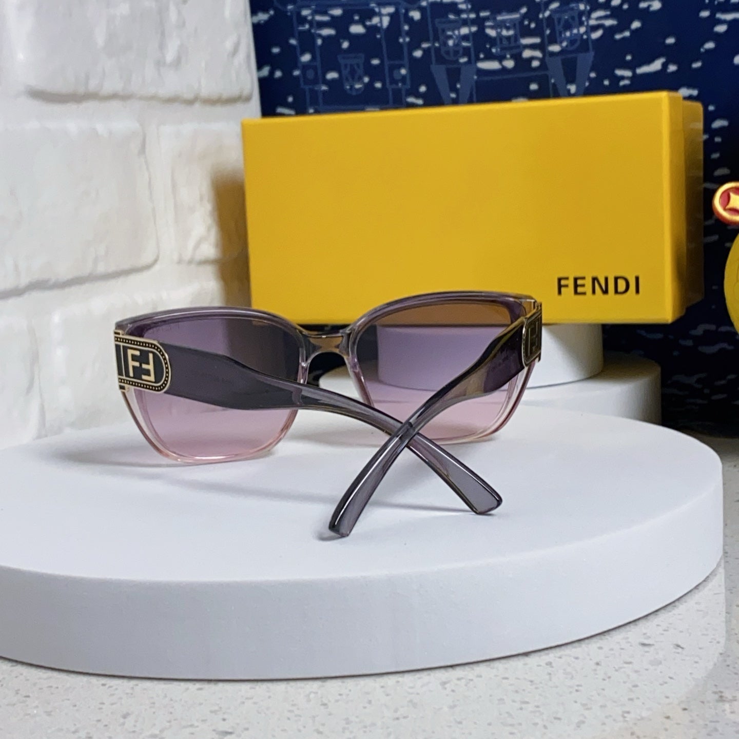 DIAGONAL CHUNKY SQUARE FRAME SUNGLASSES 543494 IN ACETATE - Purple/ purple