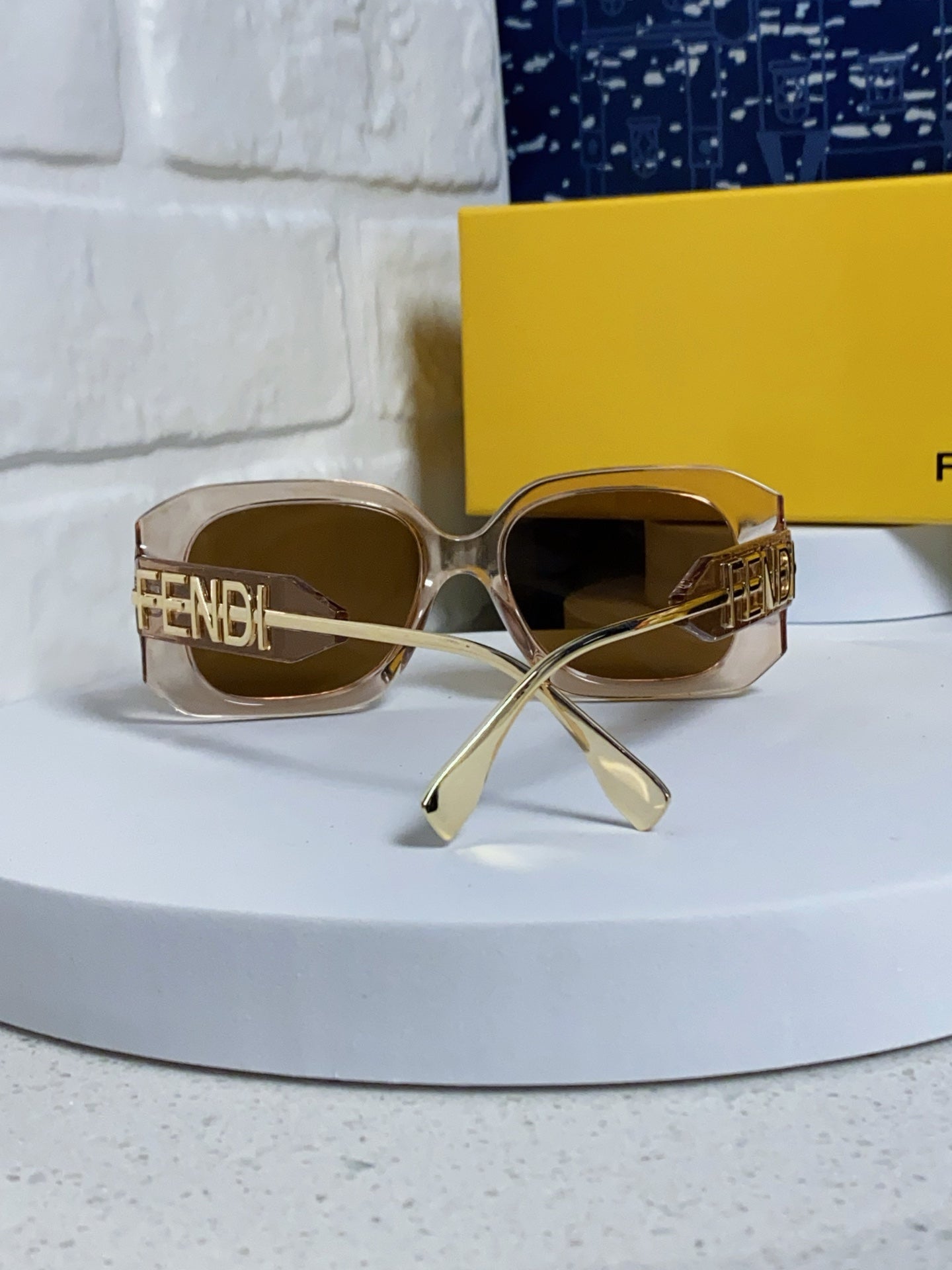 OVERSIZES FF DIAMONDS SQUARE SUNGLASSES 551639 IN ACETATE - Orange