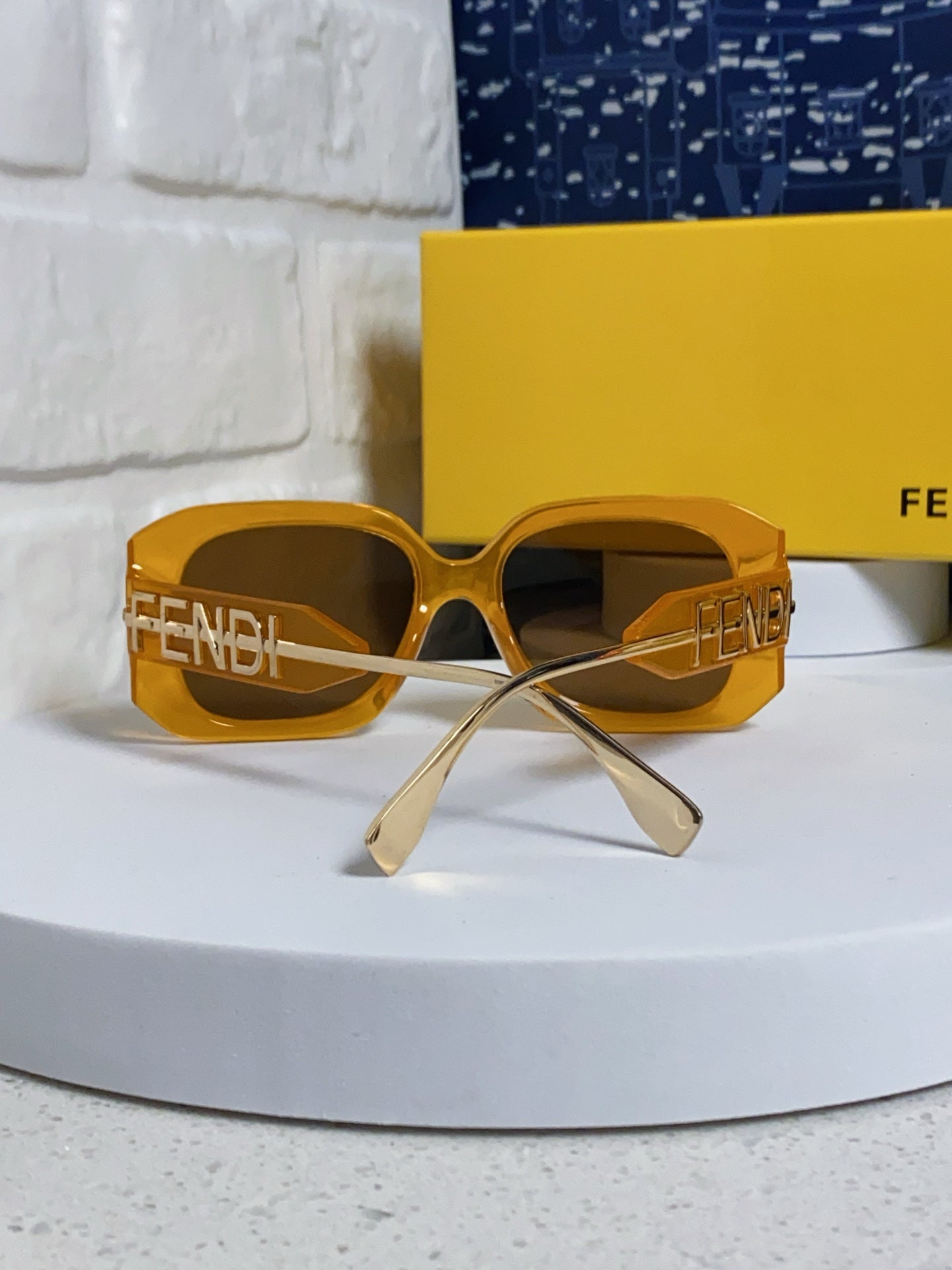 OVERSIZES FF DIAMONDS SQUARE SUNGLASSES 551639 IN ACETATE - Orange