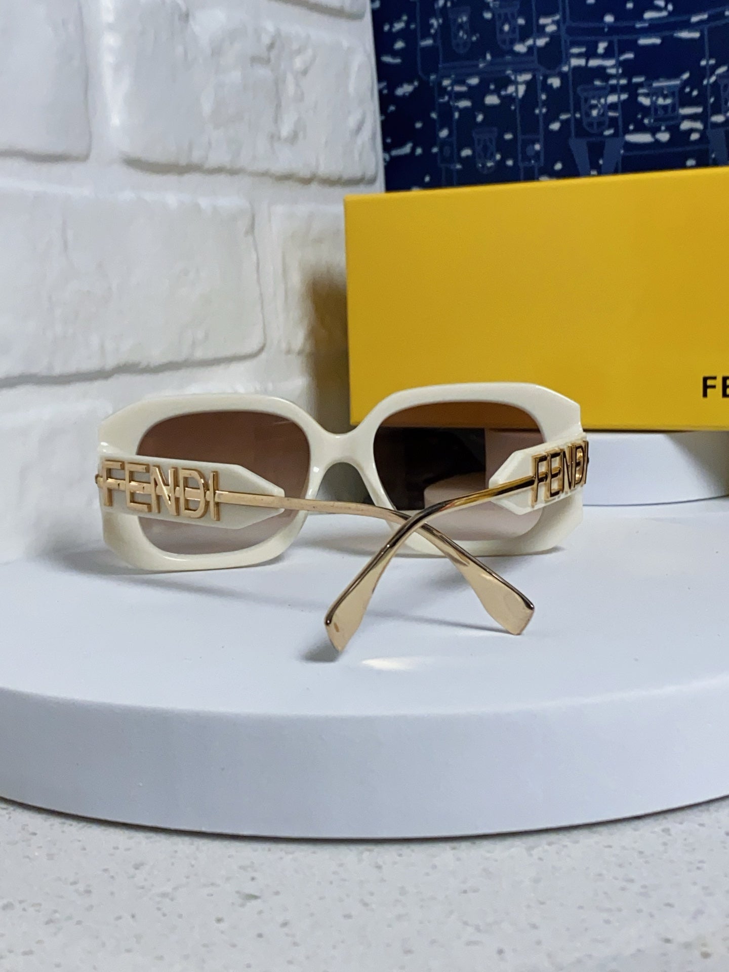 OVERSIZES FF DIAMONDS SQUARE SUNGLASSES 551639 IN ACETATE - Orange