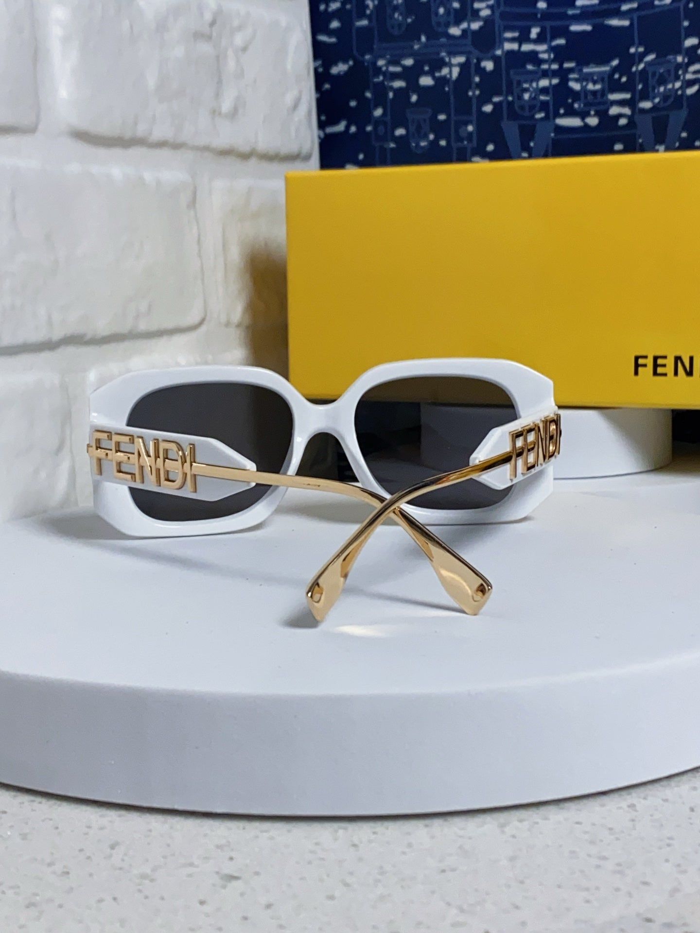 OVERSIZES FF DIAMONDS SQUARE SUNGLASSES 551639 IN ACETATE - Orange