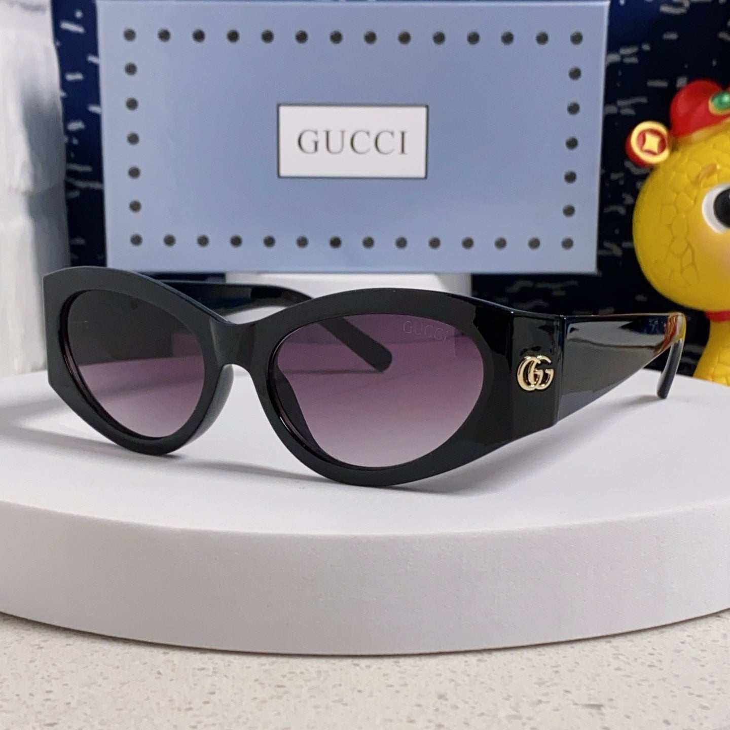 CAT-EYE FRAME SUNGLASSES 563336 IN ACETATE - Blue