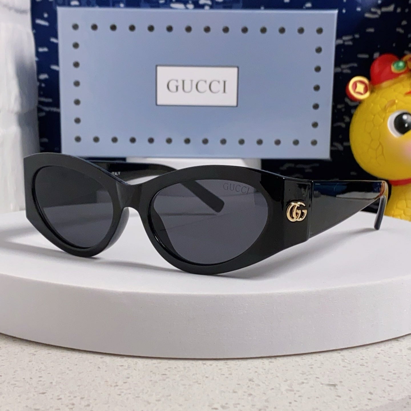 CAT-EYE FRAME SUNGLASSES 563336 IN ACETATE - Blue