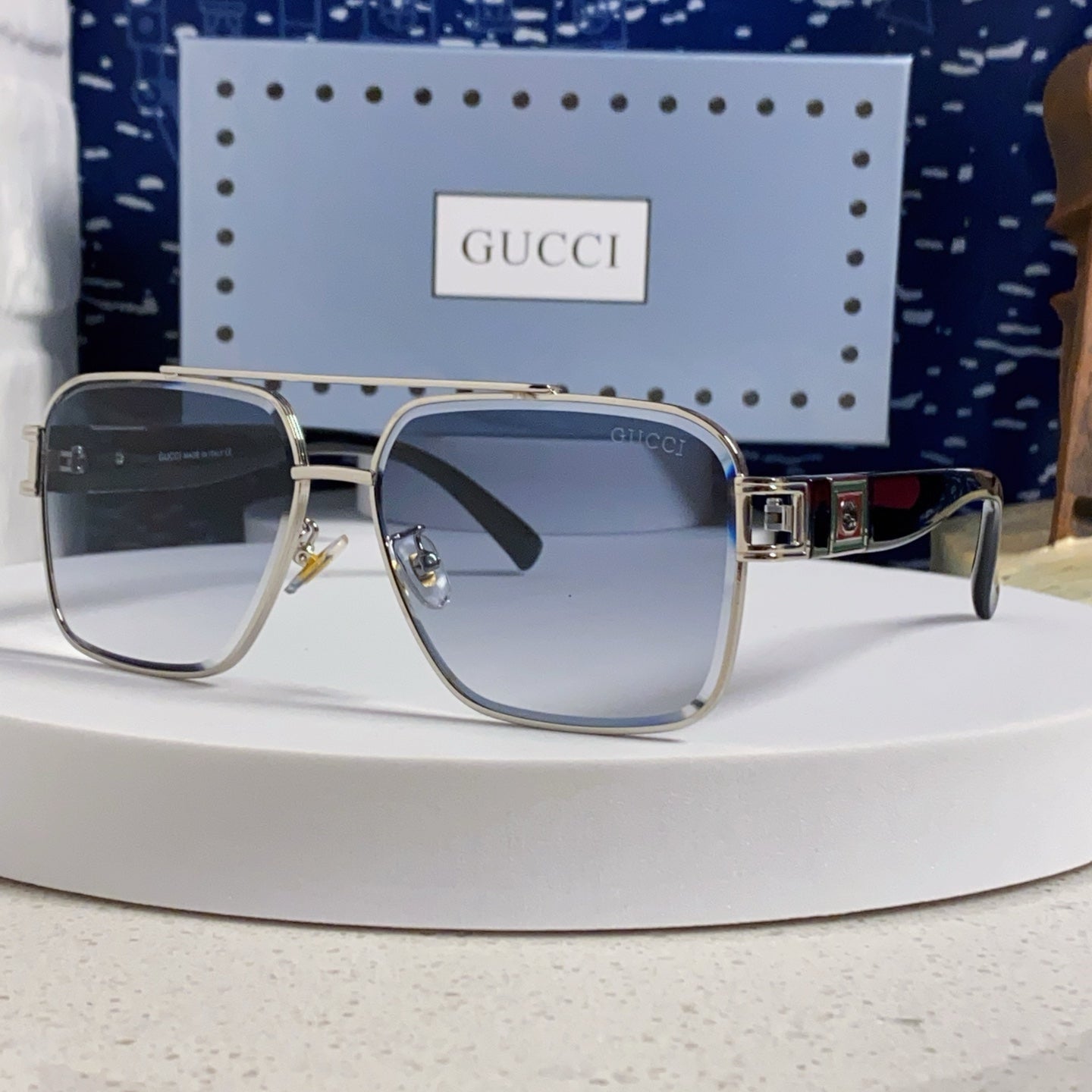 SQUARE FRAME SUNGLASSES 576906 IN METAL - Black/ smoke