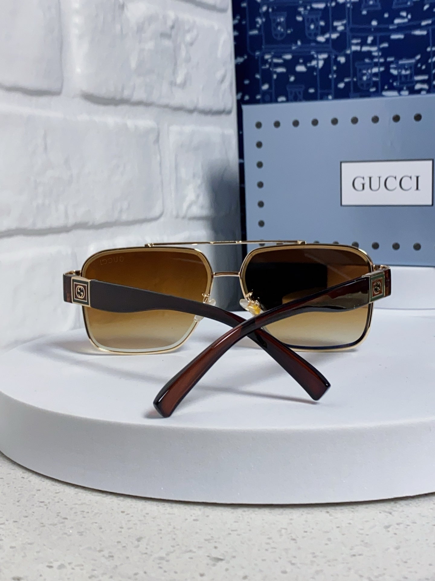 SQUARE FRAME SUNGLASSES 576906 IN METAL - Black/ smoke