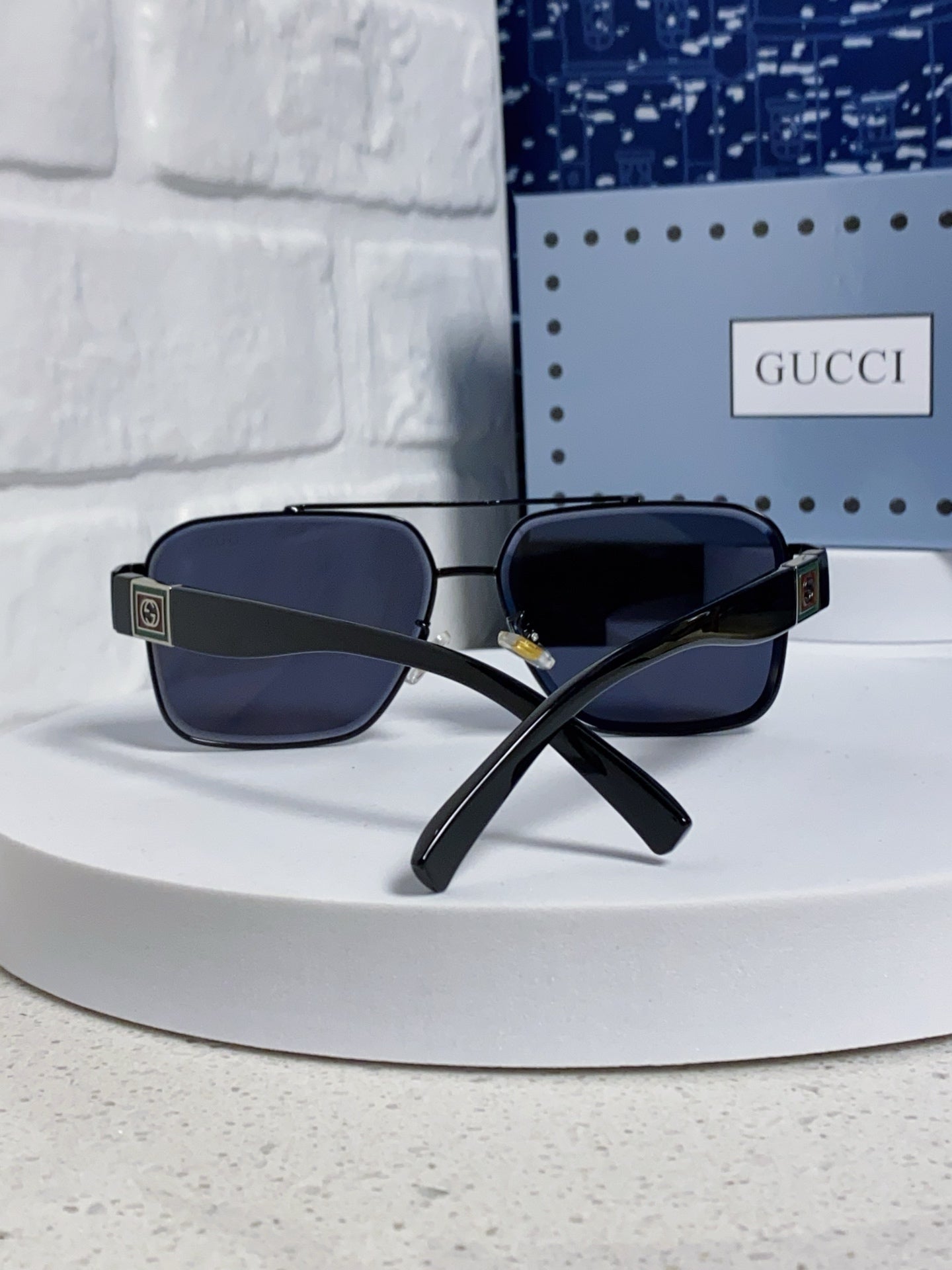 SQUARE FRAME SUNGLASSES 576906 IN METAL - Black/ smoke