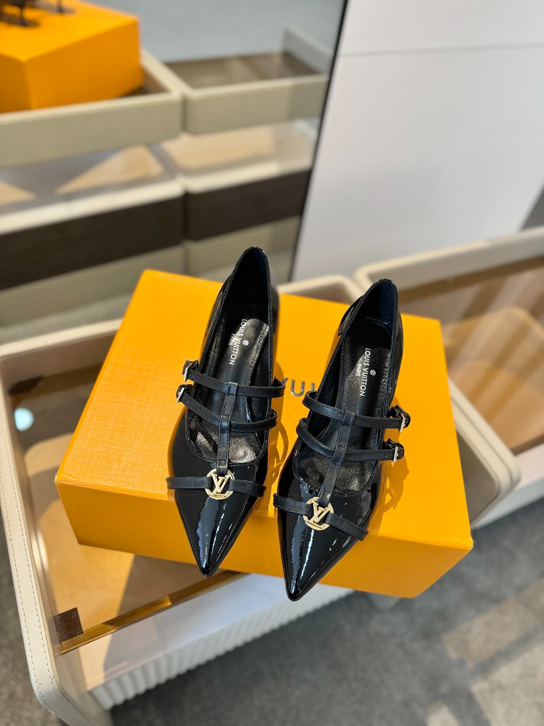 HIGH PUMP 5 CM TRIPLE-STRAP IN BLACK PATENT CALFSKIN - 34