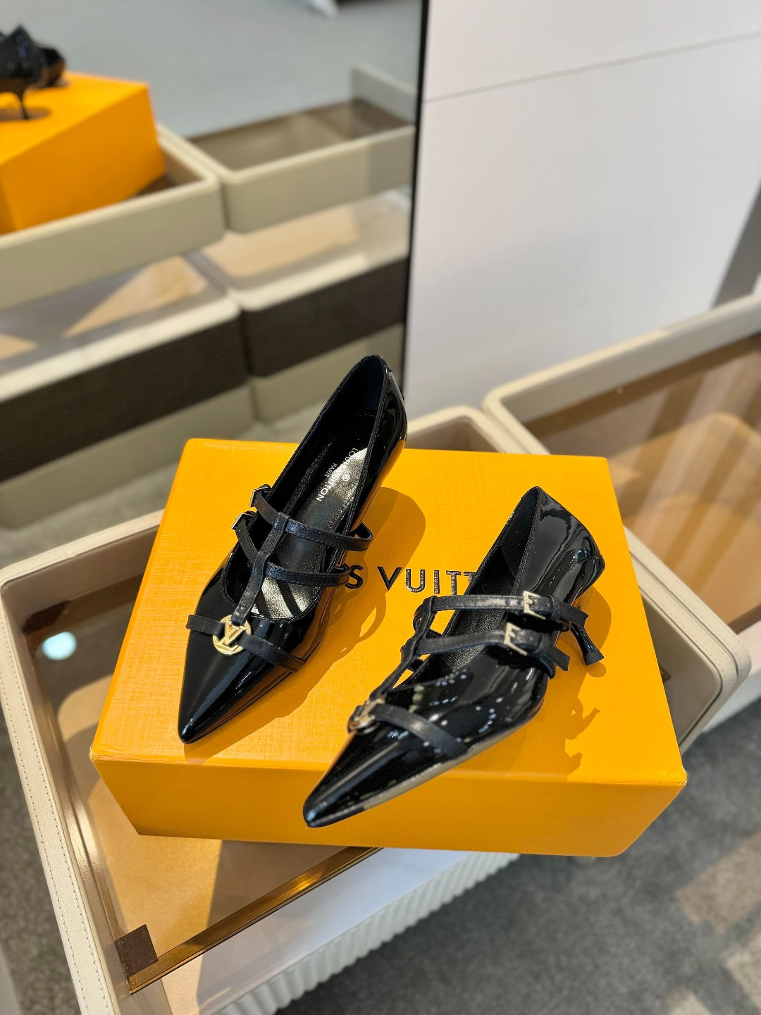 HIGH PUMP 5 CM TRIPLE-STRAP IN BLACK PATENT CALFSKIN - 34