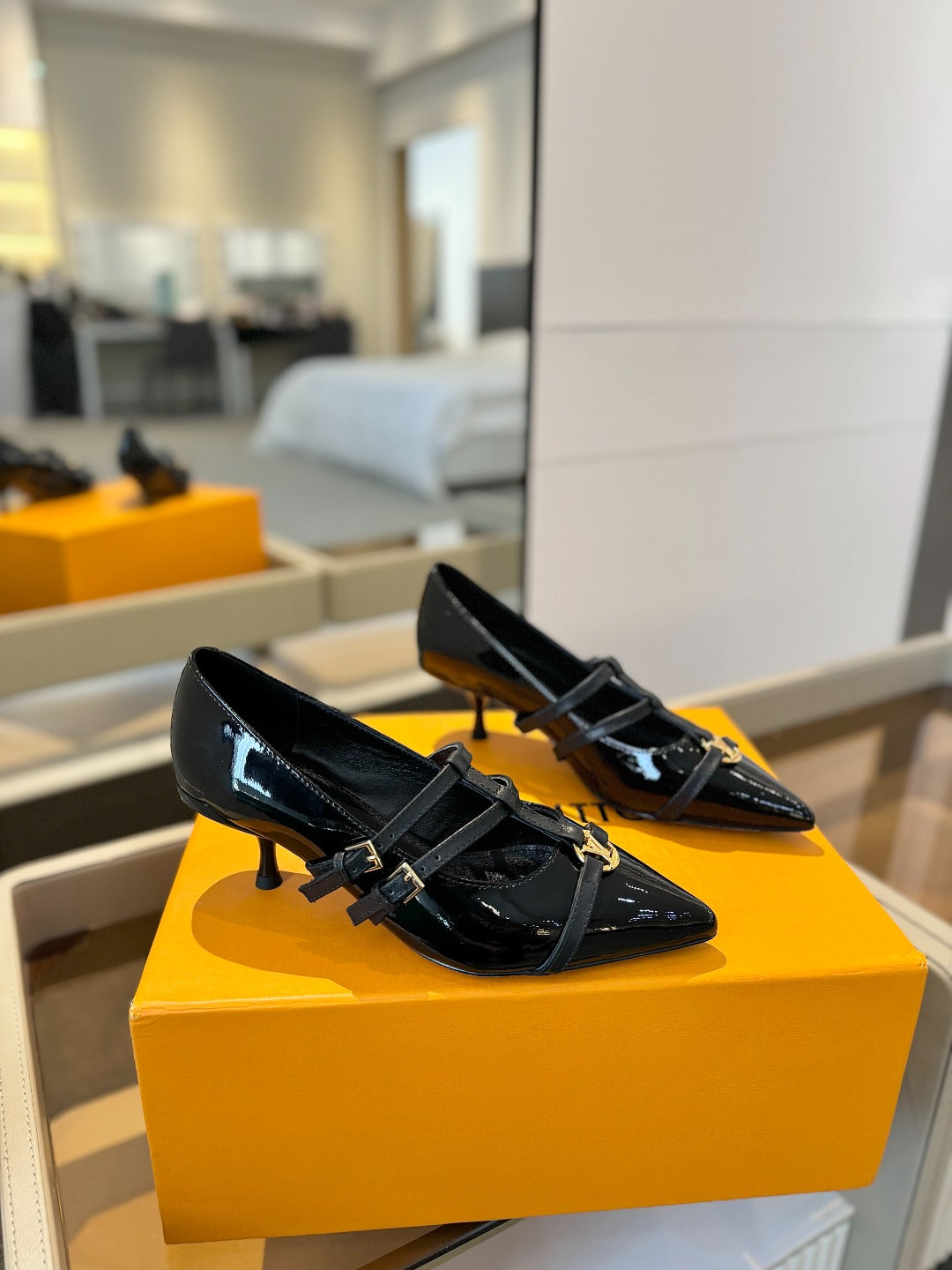 HIGH PUMP 5 CM TRIPLE-STRAP IN BLACK PATENT CALFSKIN - 34