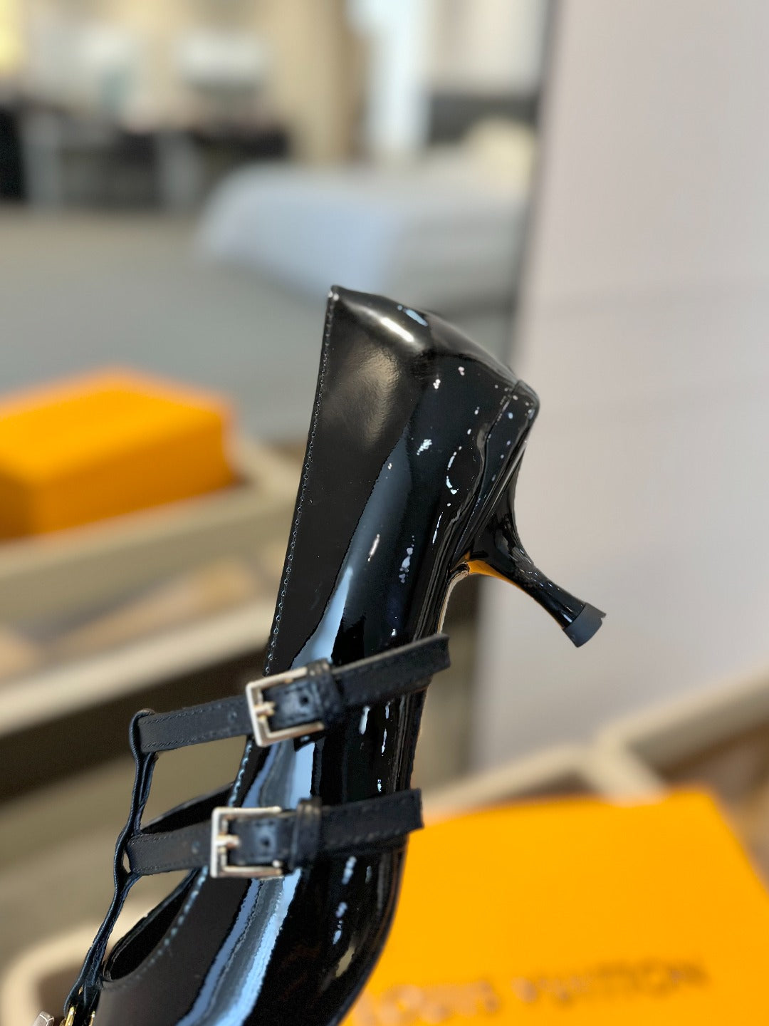 HIGH PUMP 5 CM TRIPLE-STRAP IN BLACK PATENT CALFSKIN - 34
