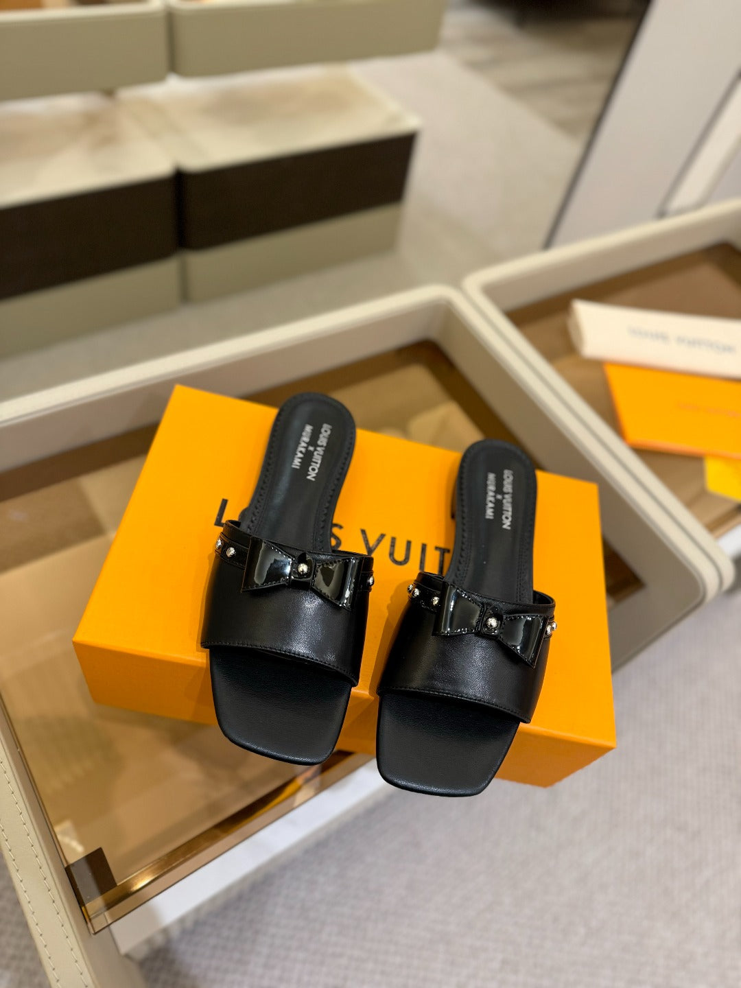 LV X TM 6AM FLAT MULE IN BLACK CALFSKIN - 34