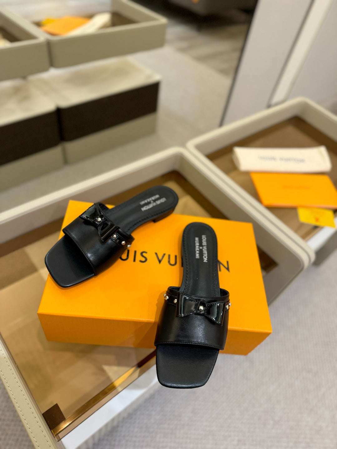 LV X TM 6AM FLAT MULE IN BLACK CALFSKIN - 34