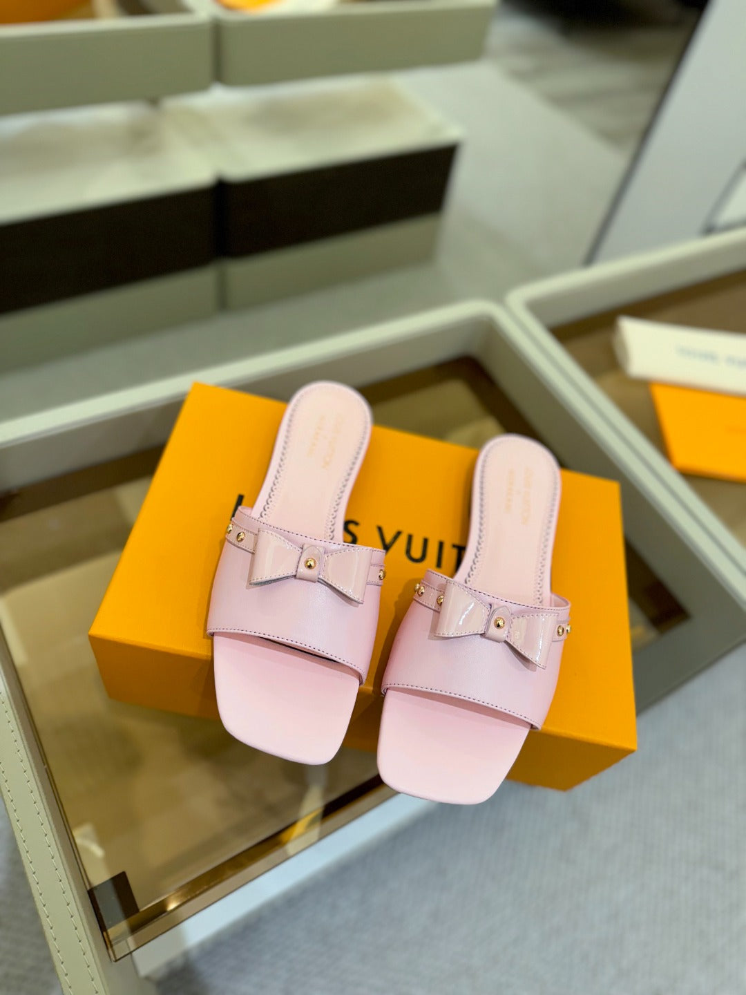 LV X TM 6AM FLAT MULE IN BABY PINK CALFSKIN - 34