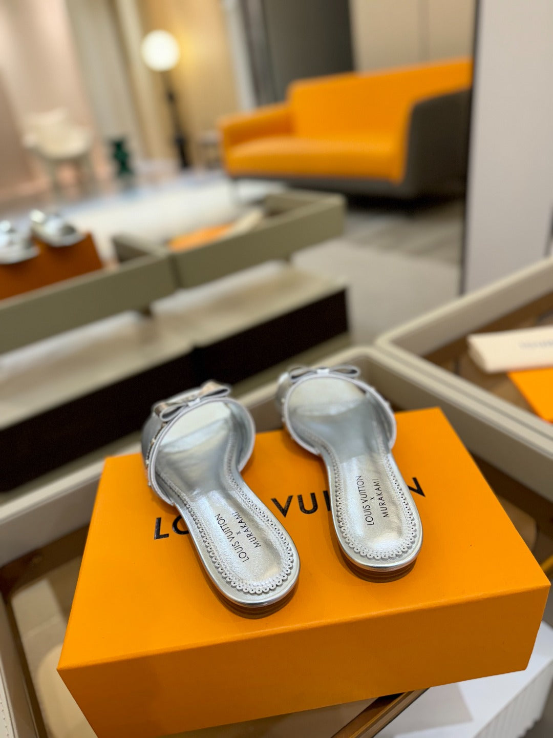 LV X TM 6AM FLAT MULE IN SILVER CALFSKIN - 34