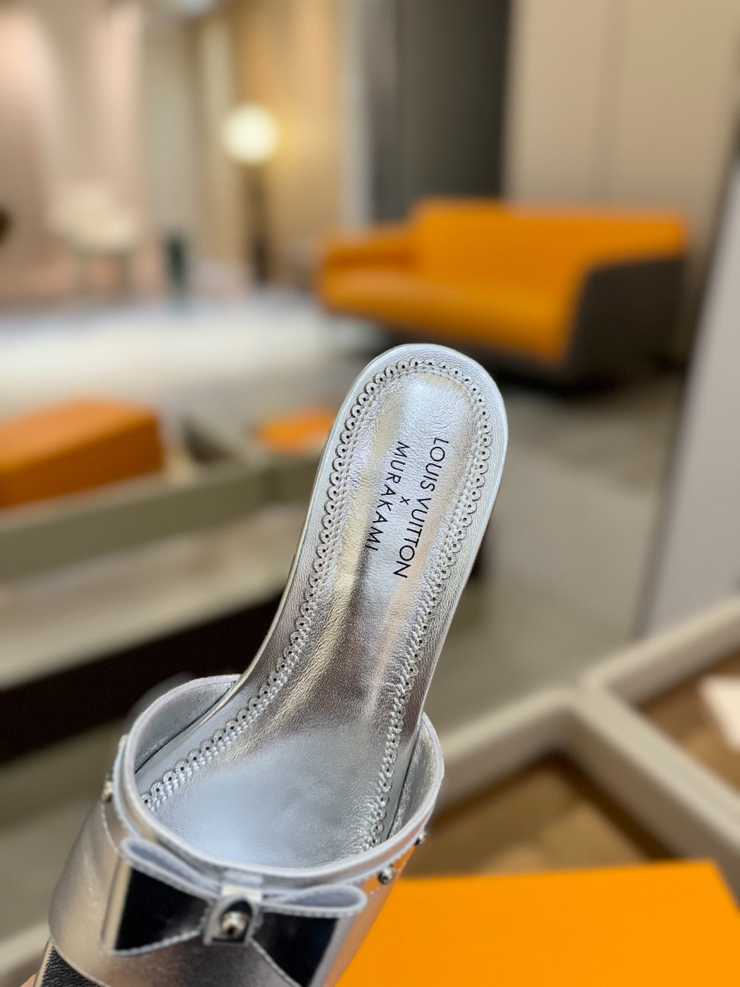 LV X TM 6AM FLAT MULE IN SILVER CALFSKIN - 34