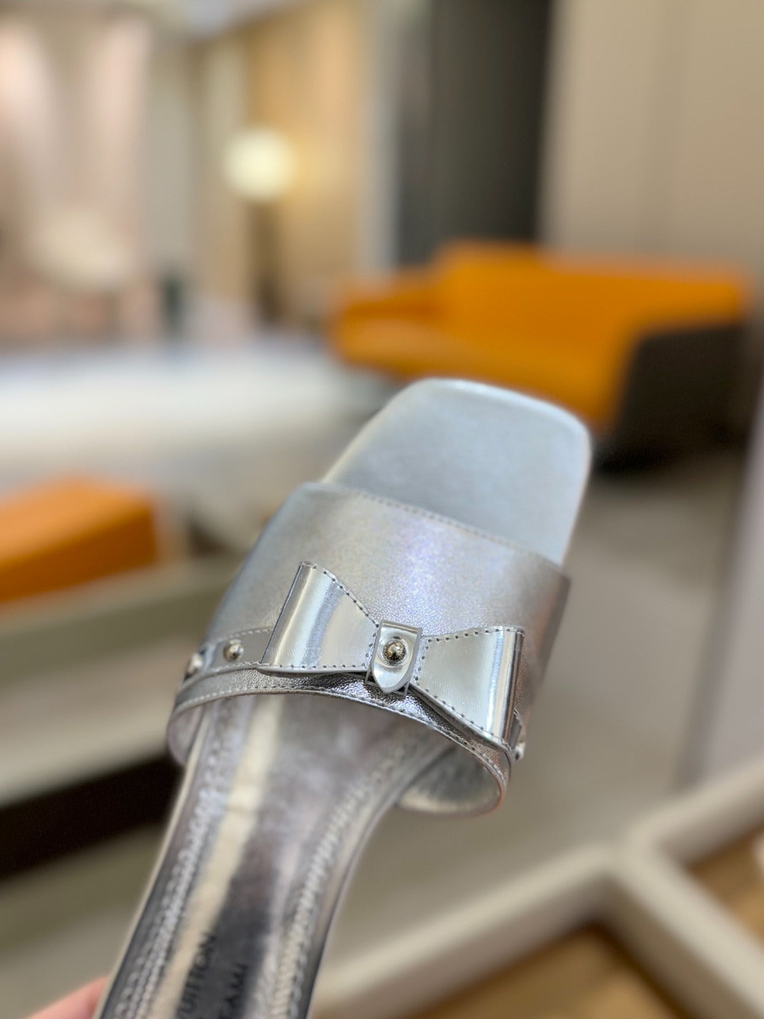 LV X TM 6AM FLAT MULE IN SILVER CALFSKIN - 34