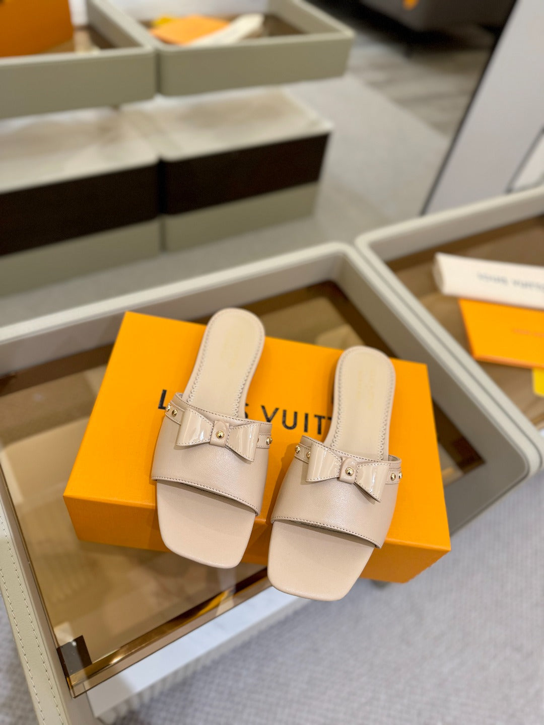 LV X TM 6AM FLAT MULE IN LINEN TAN CALFSKIN - 34