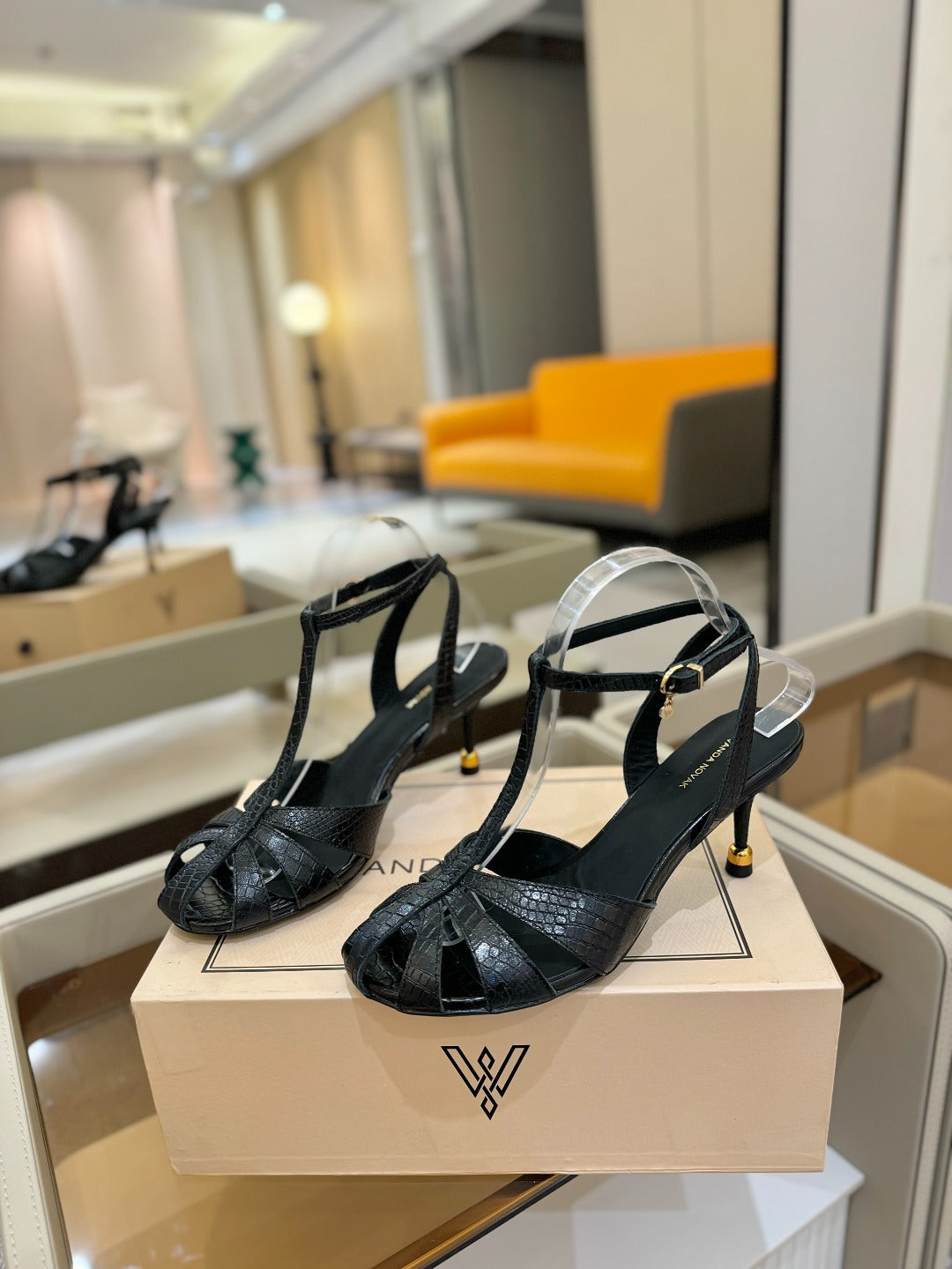 HIGH SANDALS 75 MM IN BLACK CALFSKIN - 34