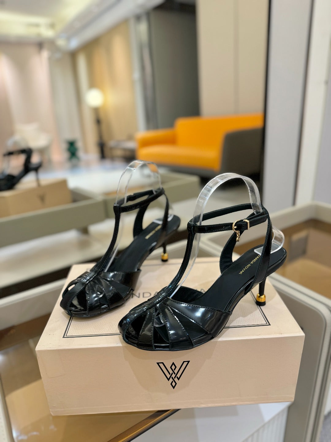 HIGH SANDALS 75 MM IN BLACK PATENT CALFSKIN - 34