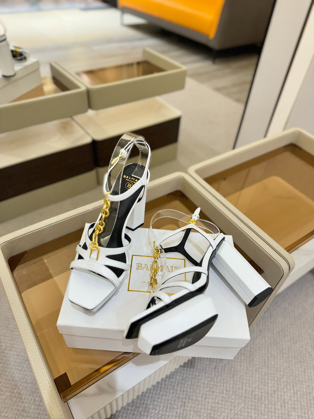 БОСОНІЖКИ BALMAIN НА ПІДБОРАХ 105 ММ З БІЛОЇ ОВЕЧОЇ ШКІРИ