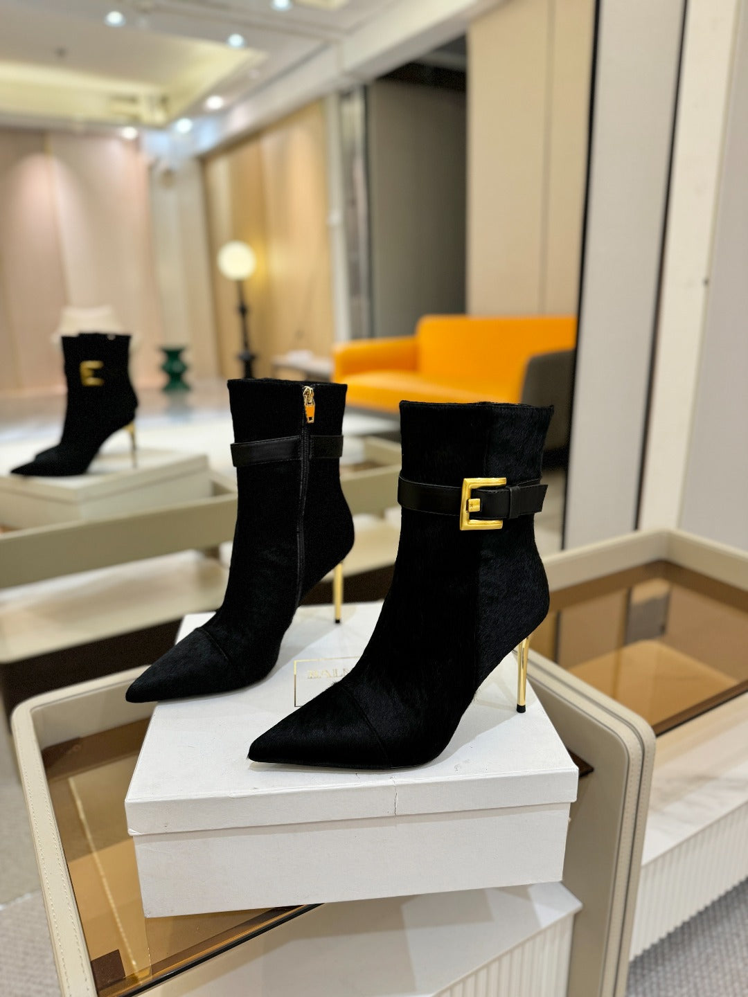 Черевики BALMAIN 26S 95 мм з чорним хутром поні