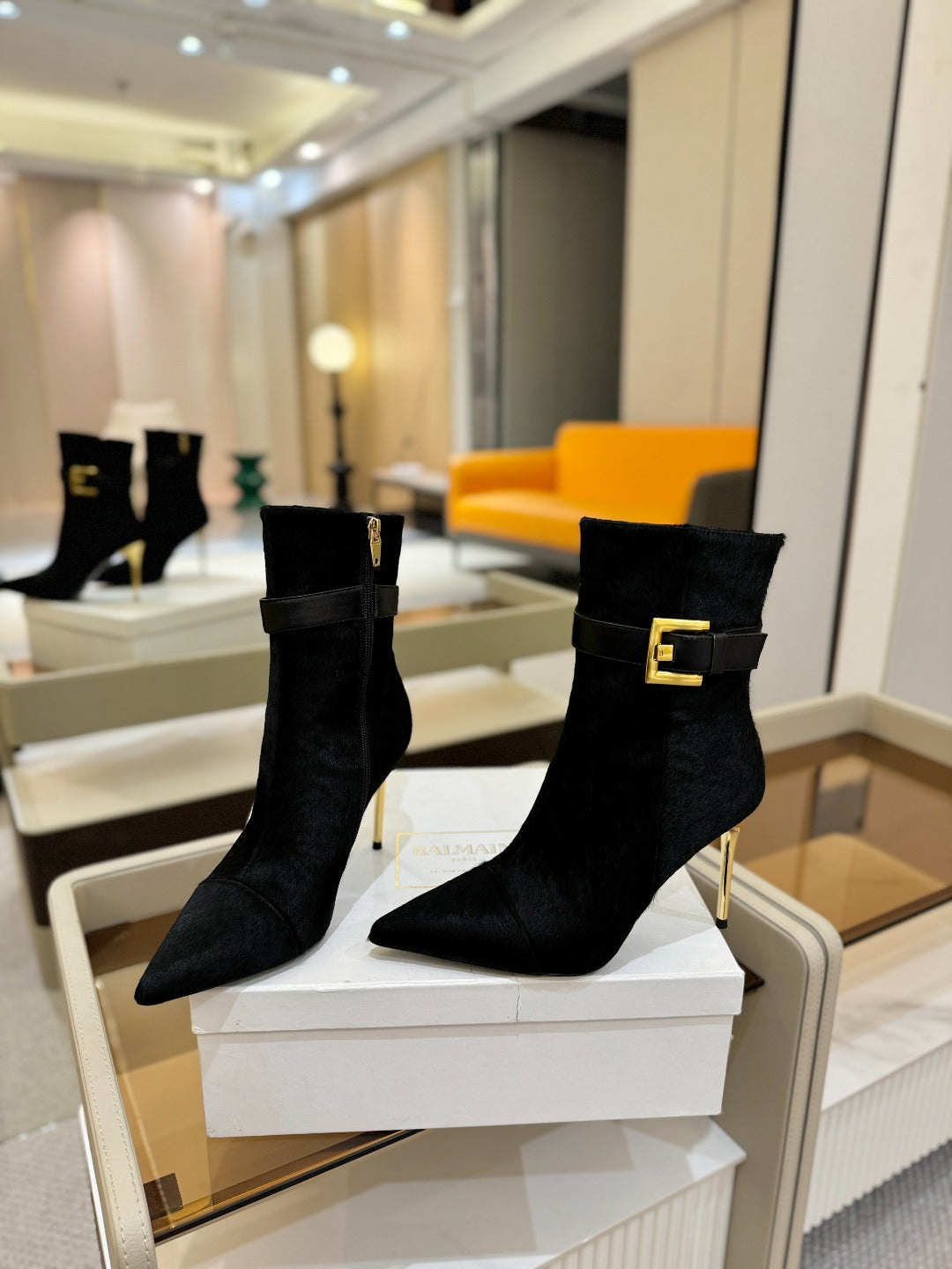 Черевики BALMAIN 26S 95 мм з чорним хутром поні