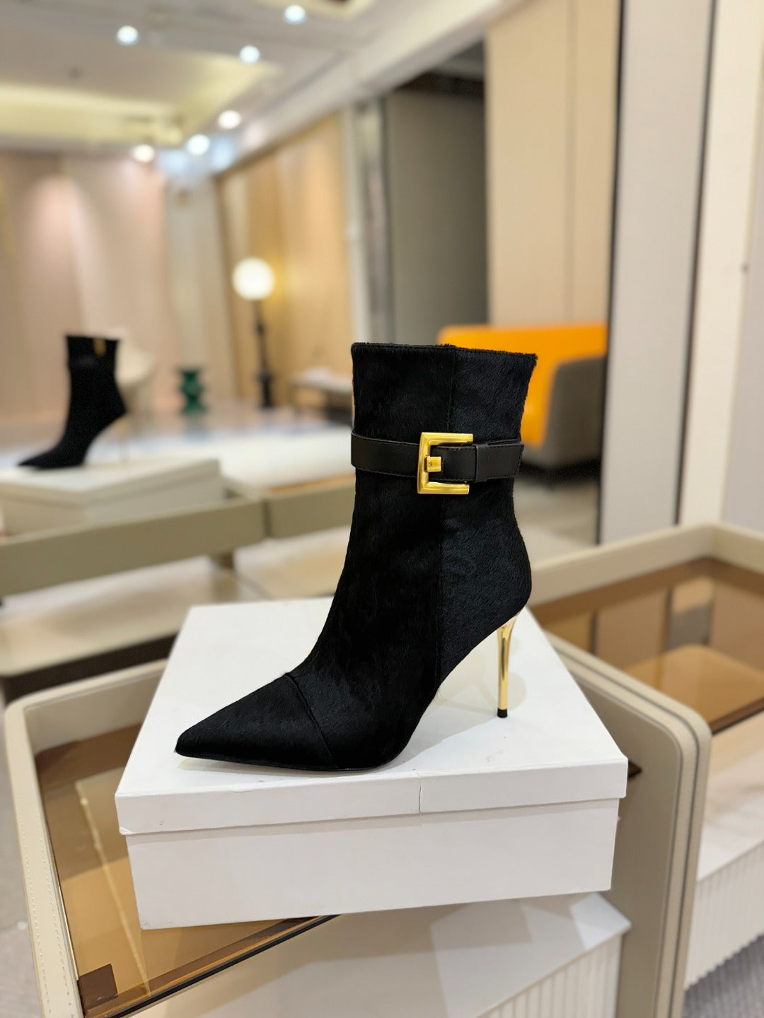 Черевики BALMAIN 26S 95 мм з чорним хутром поні
