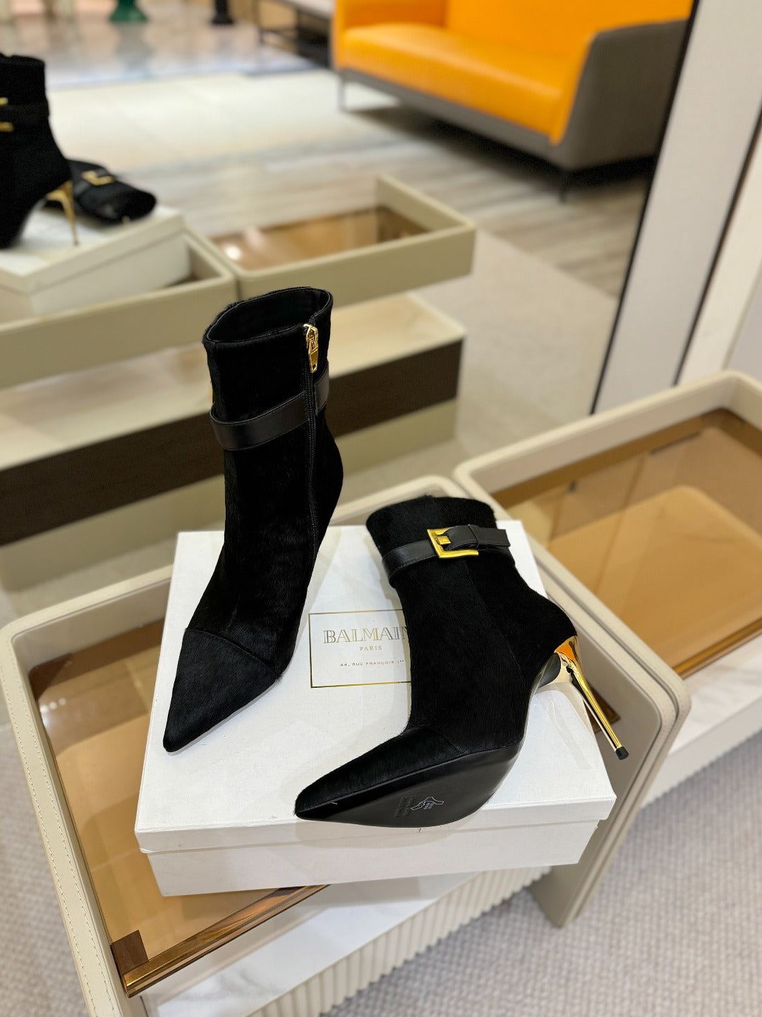 Черевики BALMAIN 26S 95 мм з чорним хутром поні