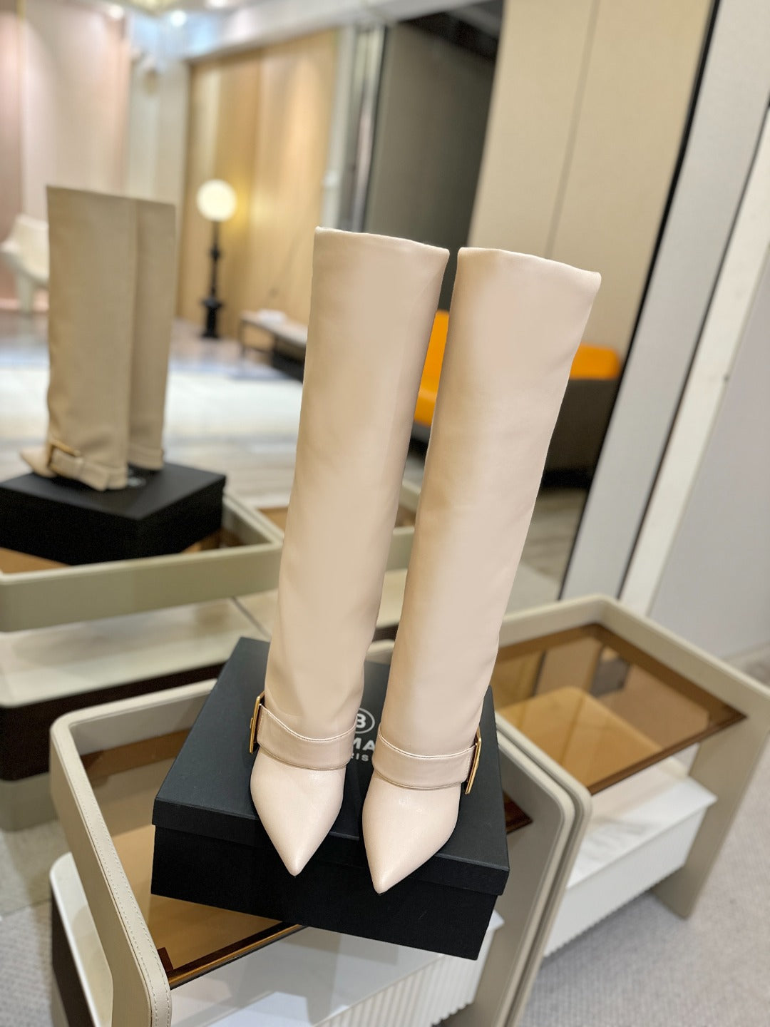 BALMAIN 26S ВИСОКІ ЧОБОТИ 100 ММ З ТЕЛЯЧОЇ ШКІРИ СВІТЛО-БЕЖЕВОГО КОЛЬОРУ