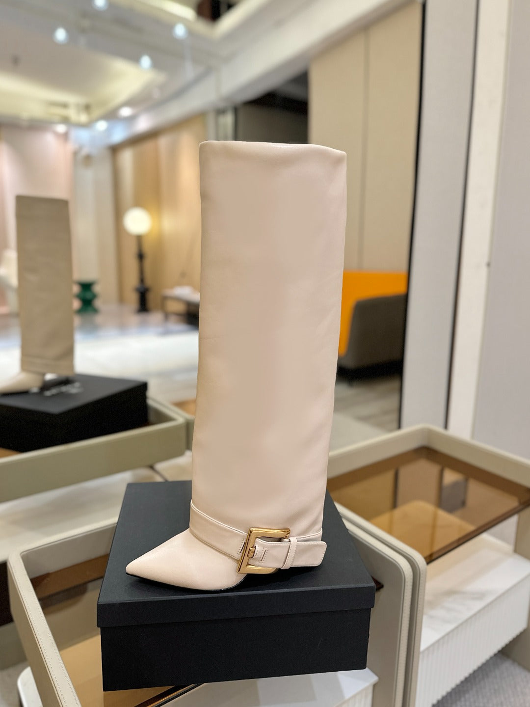 BALMAIN 26S ВИСОКІ ЧОБОТИ 100 ММ З ТЕЛЯЧОЇ ШКІРИ СВІТЛО-БЕЖЕВОГО КОЛЬОРУ