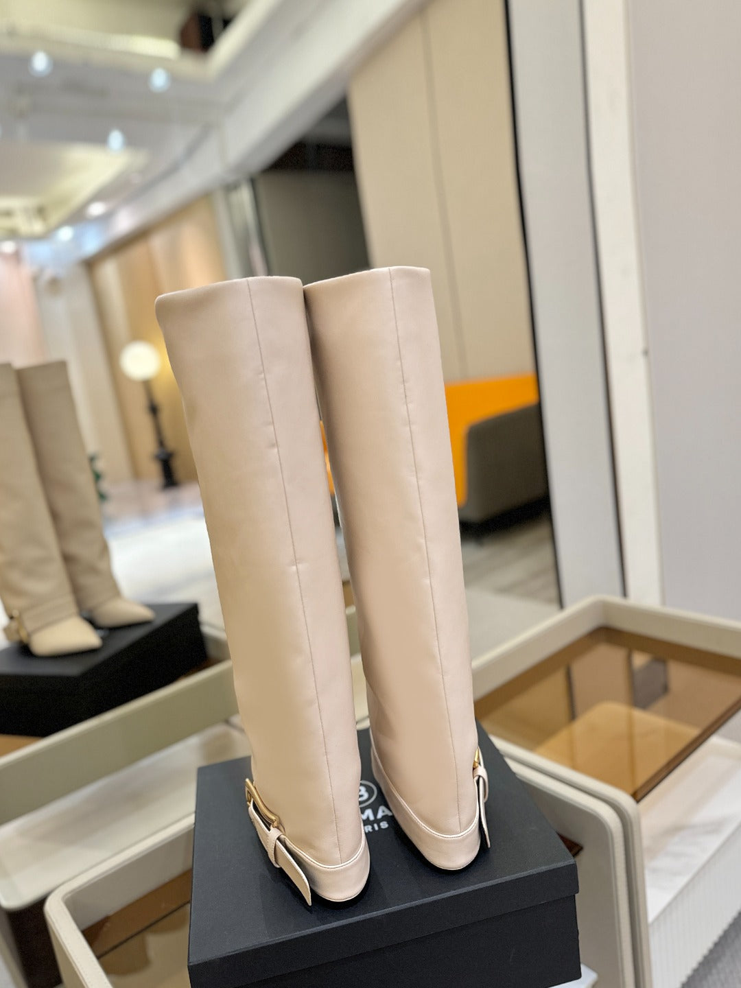 BALMAIN 26S ВИСОКІ ЧОБОТИ 100 ММ З ТЕЛЯЧОЇ ШКІРИ СВІТЛО-БЕЖЕВОГО КОЛЬОРУ