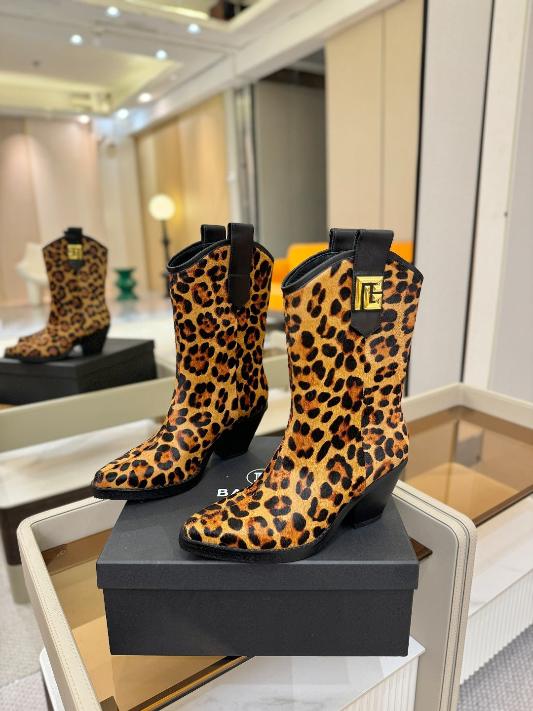 ЧЕРЕВИКИ BALMAIN 26S COWBOY ANKLE BOOTS 65 ММ ЗІ ШКІРИ ПОНІ З ЛЕОПАРДОВИМ ПРИНТОМ