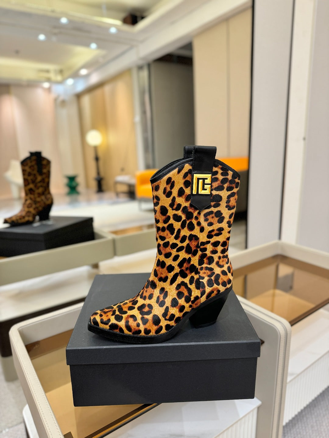 ЧЕРЕВИКИ BALMAIN 26S COWBOY ANKLE BOOTS 65 ММ ЗІ ШКІРИ ПОНІ З ЛЕОПАРДОВИМ ПРИНТОМ