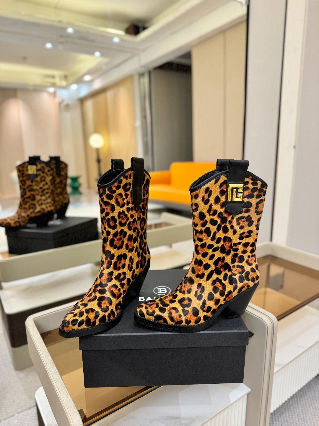 ЧЕРЕВИКИ BALMAIN 26S COWBOY ANKLE BOOTS 65 ММ ЗІ ШКІРИ ПОНІ З ЛЕОПАРДОВИМ ПРИНТОМ