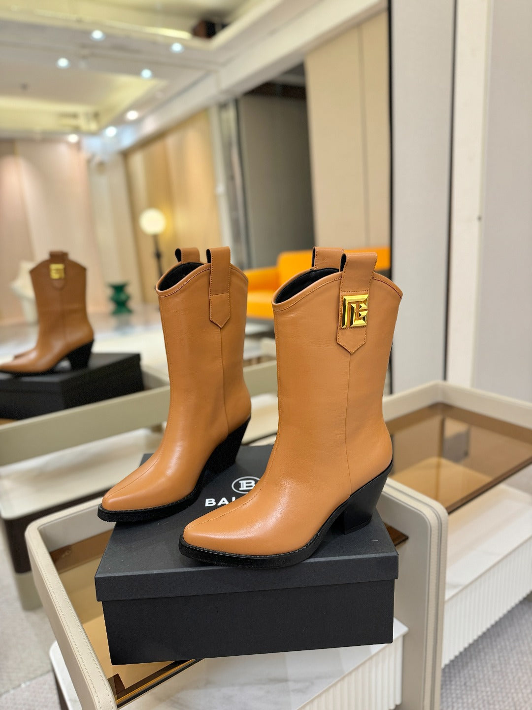 ЧЕРЕВИКИ BALMAIN 26S COWBOY ANKLE BOOTS 65 MM З КОРИЧНЕВОЇ ТЕЛЯЧОЇ ШКІРИ